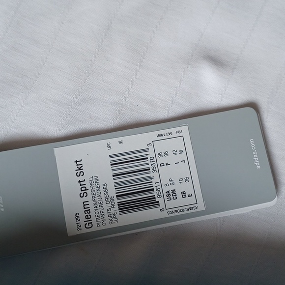 Adidas "Gleam" Tennis/Golf Sport Skirt w/Built In Shorts NEW- Sz. Sm - Picture 4 of 6